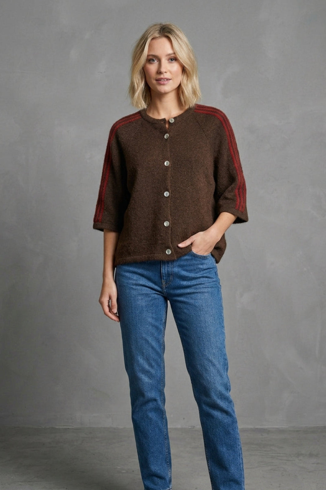 Damen Strickjacke mit Knopfleiste und Streifen an den Ärmeln one size