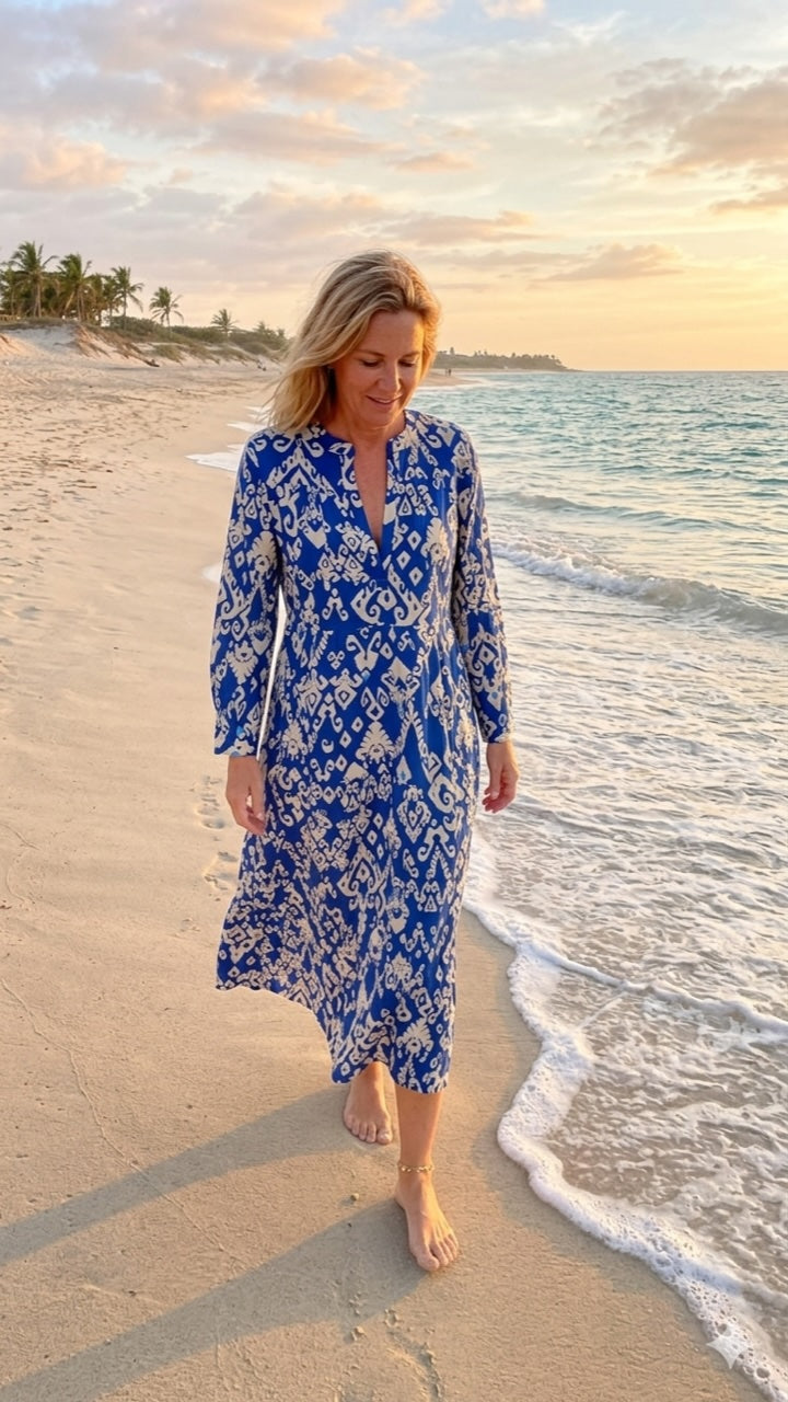 Gemustertes Sommerkleid – Leichtes, Luftiges Kleid blau weiß, für Alltag und Urlaub