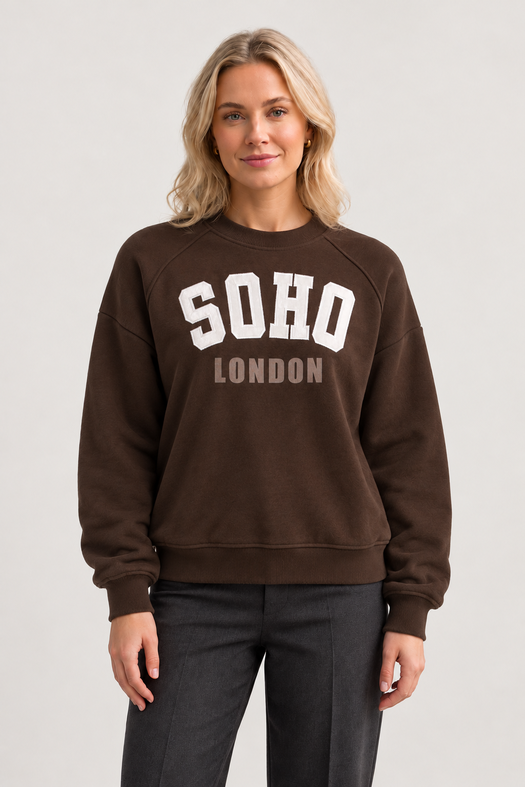 SOHO London – Vorderansicht am Model #Farbe_Braun
