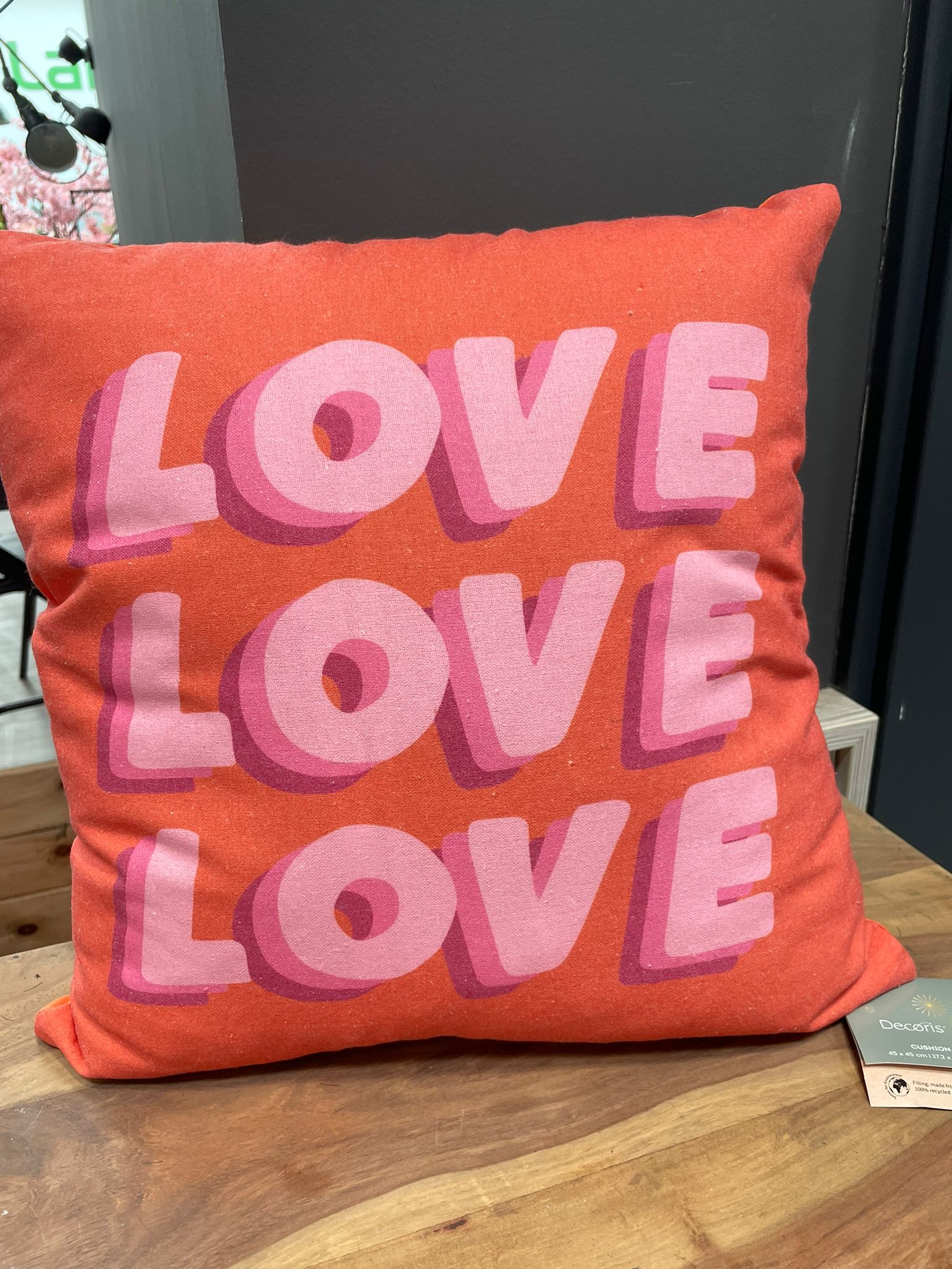 Dekokissen 40 x 40 cm mit Print „Love“ oder „Qui“ – Stilvolle Akzente für dein Zuhause