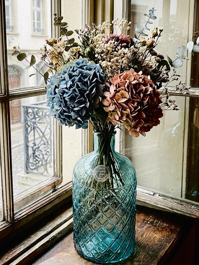 Glasflaschen Vase Relief – Handgefertigte Designvase aus 100 % Recyclingglas (Made in Spain)